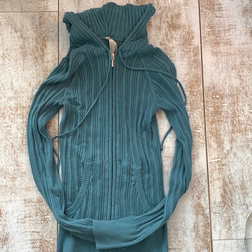 Blue ribbed long sleeve zip up